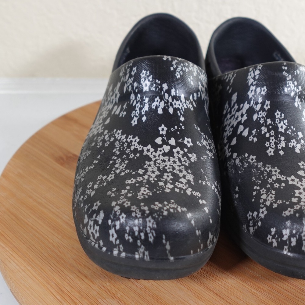 Crocs Work Neria Pro II Womens Size 7 Clog Black Metallic Silver Flowers Slip On - Picture 4 of 12